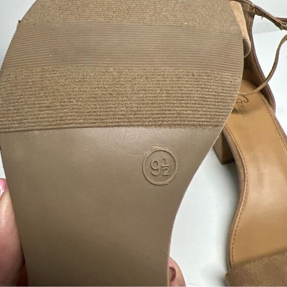 Candie’s Womens Tan Faux Suede  Sandals Size 9,5 M EUC Block Heel Ankle Strap - Picture 6 of 15
